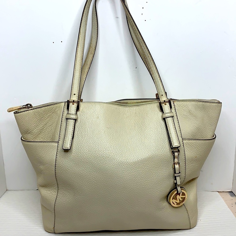 Michael Kors Jet Set Tote in Vanilla